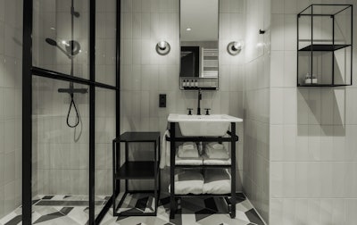 Hotel V Fizeaustraat Bathroom 1