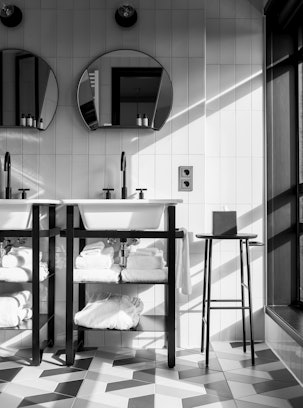Hotel V Fizeaustraat Suite Bathroom 3